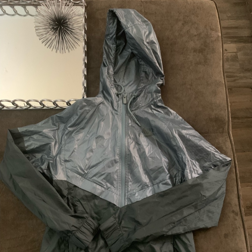 Women's wind breaker